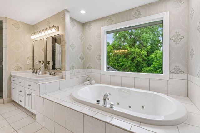 8803 Cove Pointe Road, Eden Prairie, MN 55347
