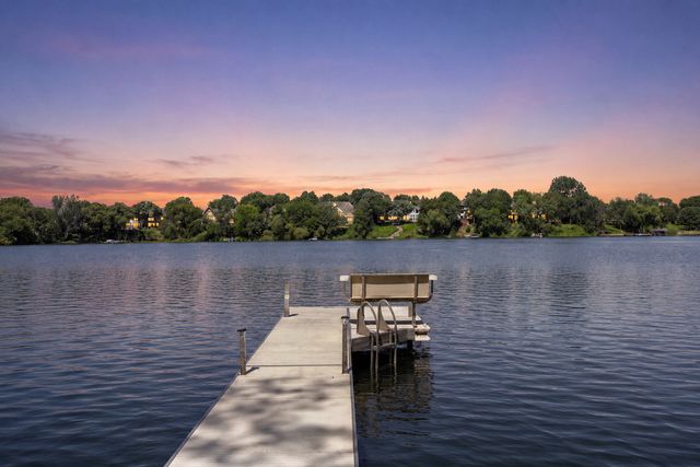 8803 Cove Pointe Road, Eden Prairie, MN 55347
