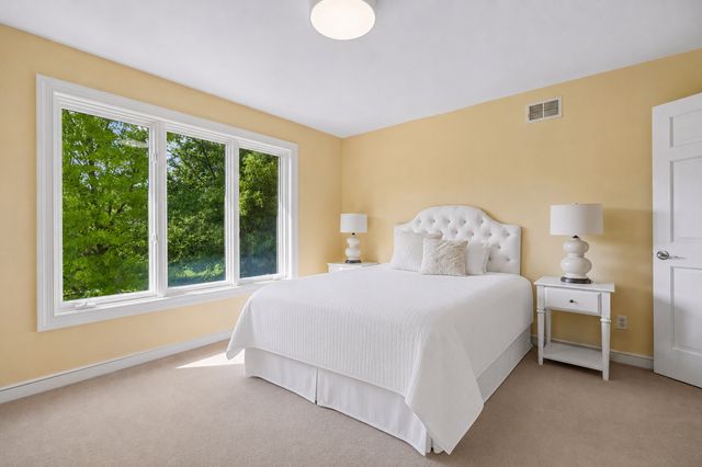 8803 Cove Pointe Road, Eden Prairie, MN 55347