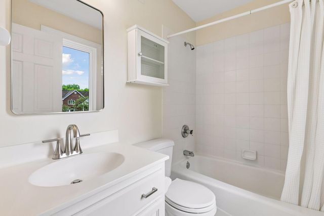 8803 Cove Pointe Road, Eden Prairie, MN 55347