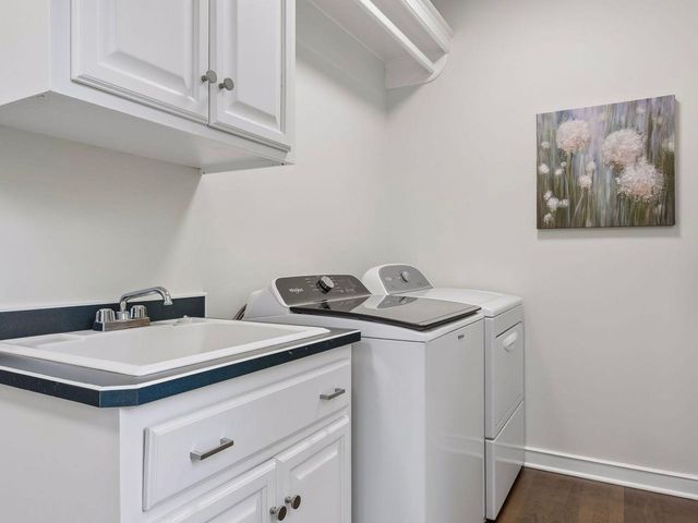 8803 Cove Pointe Road, Eden Prairie, MN 55347