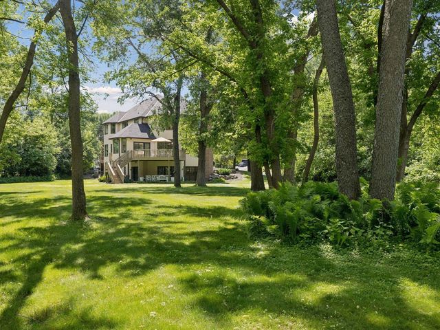 8803 Cove Pointe Road, Eden Prairie, MN 55347