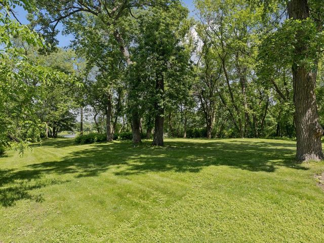 8803 Cove Pointe Road, Eden Prairie, MN 55347
