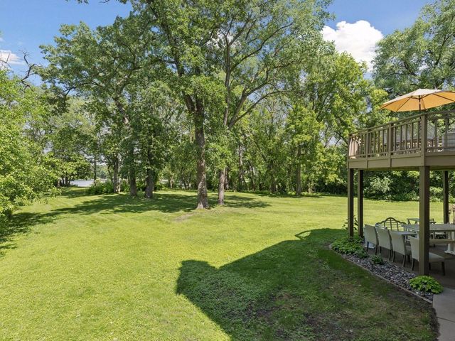 8803 Cove Pointe Road, Eden Prairie, MN 55347