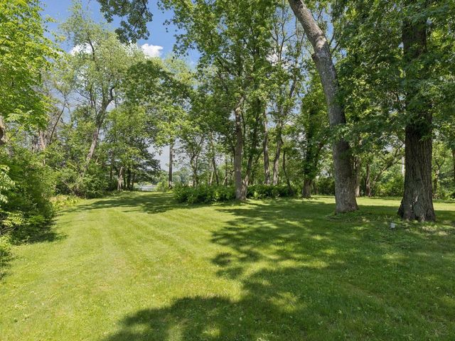 8803 Cove Pointe Road, Eden Prairie, MN 55347
