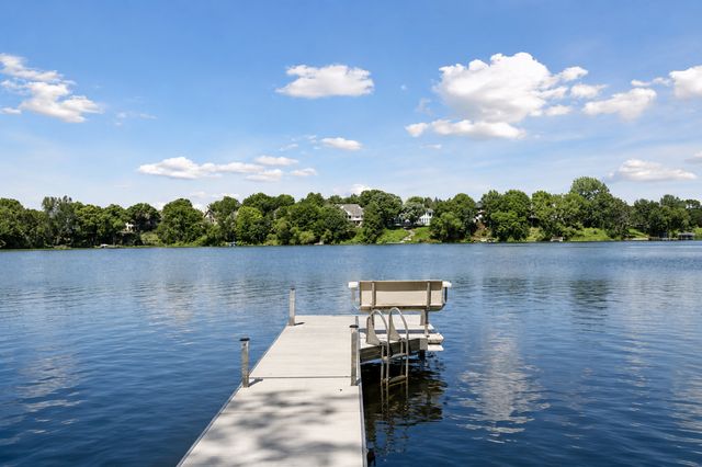 8803 Cove Pointe Road, Eden Prairie, MN 55347