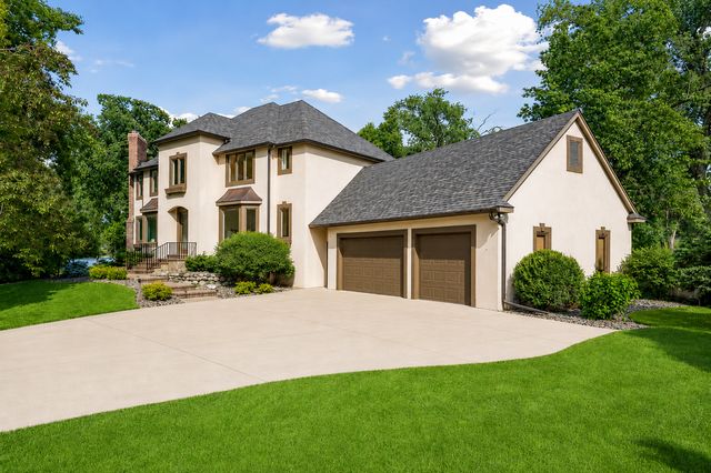 8803 Cove Pointe Road, Eden Prairie, MN 55347