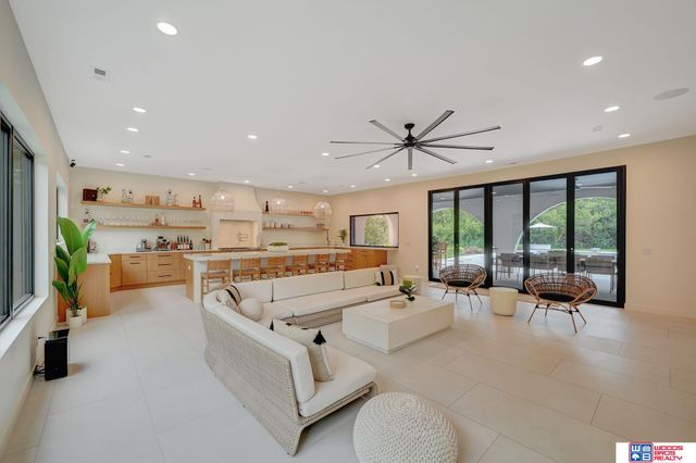 566 S 10th Road, Palmyra, NE 68418