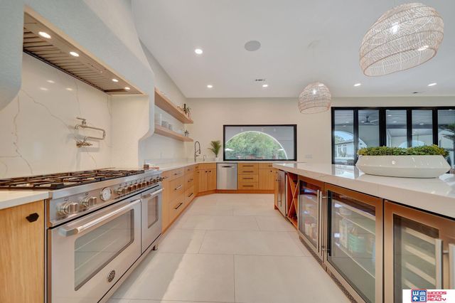 566 S 10th Road, Palmyra, NE 68418