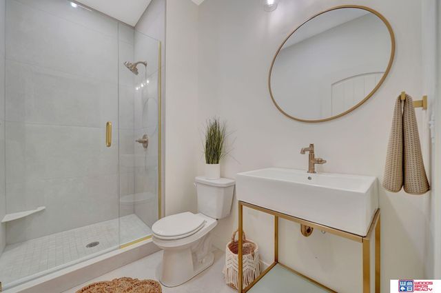 566 S 10th Road, Palmyra, NE 68418