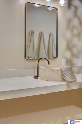 566 S 10th Road, Palmyra, NE 68418