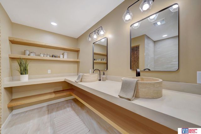 566 S 10th Road, Palmyra, NE 68418