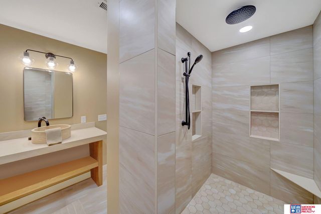 566 S 10th Road, Palmyra, NE 68418