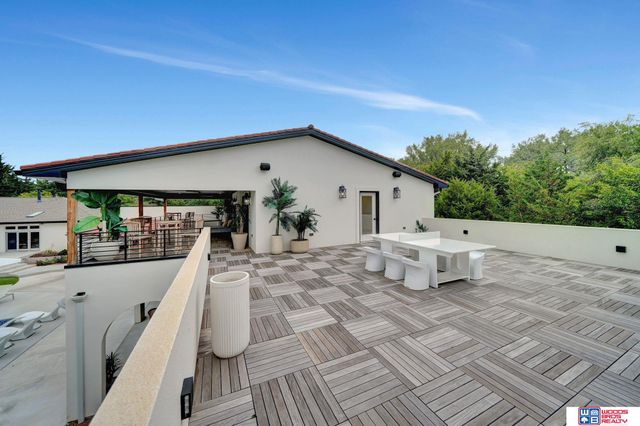 566 S 10th Road, Palmyra, NE 68418