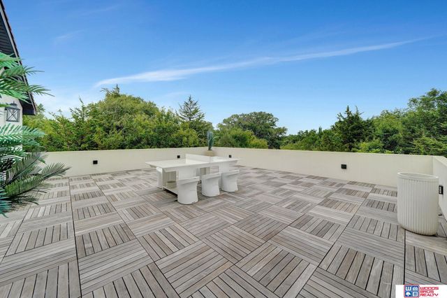 566 S 10th Road, Palmyra, NE 68418