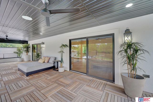 566 S 10th Road, Palmyra, NE 68418