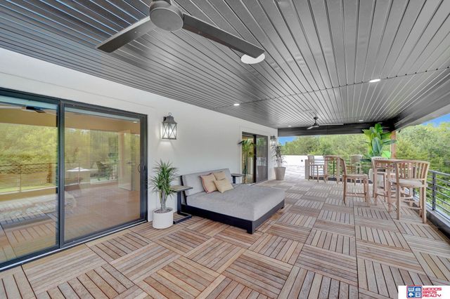 566 S 10th Road, Palmyra, NE 68418