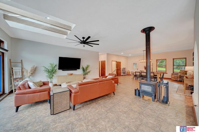 566 S 10th Road, Palmyra, NE 68418