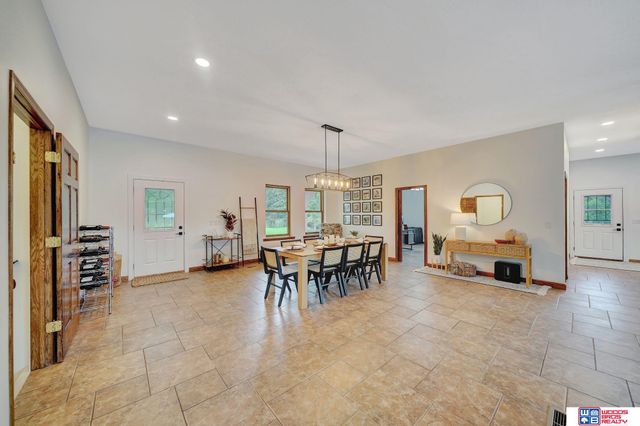 566 S 10th Road, Palmyra, NE 68418