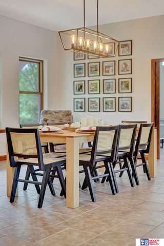 566 S 10th Road, Palmyra, NE 68418