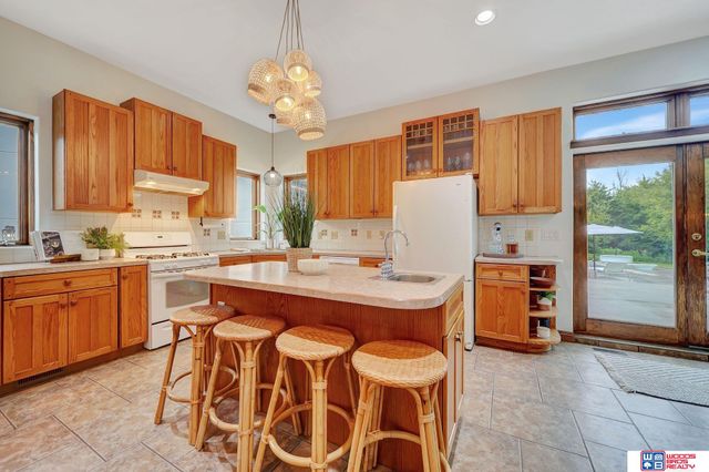 566 S 10th Road, Palmyra, NE 68418