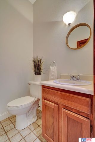 566 S 10th Road, Palmyra, NE 68418