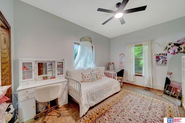 566 S 10th Road, Palmyra, NE 68418