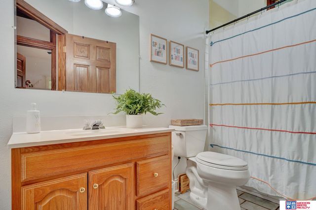 566 S 10th Road, Palmyra, NE 68418