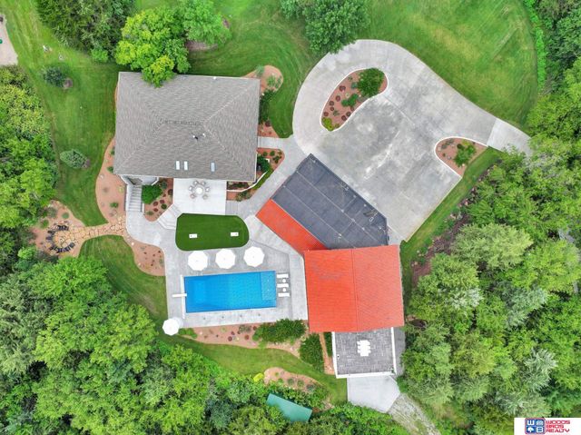 566 S 10th Road, Palmyra, NE 68418