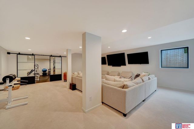 566 S 10th Road, Palmyra, NE 68418