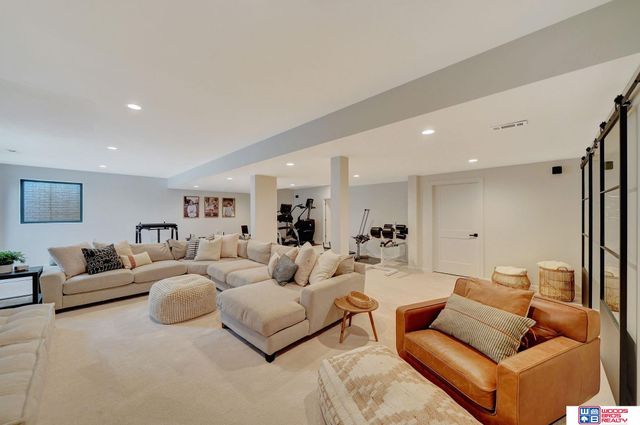 566 S 10th Road, Palmyra, NE 68418