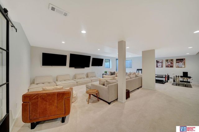 566 S 10th Road, Palmyra, NE 68418