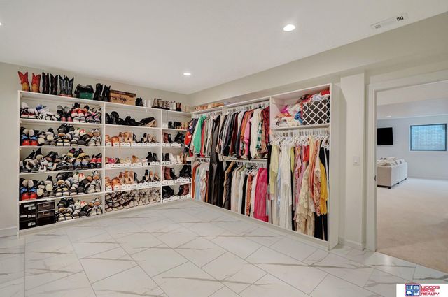 566 S 10th Road, Palmyra, NE 68418