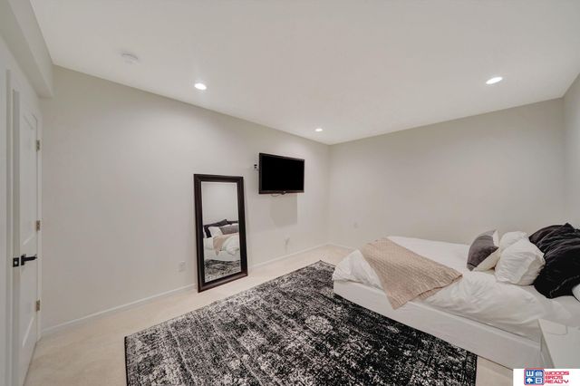 566 S 10th Road, Palmyra, NE 68418