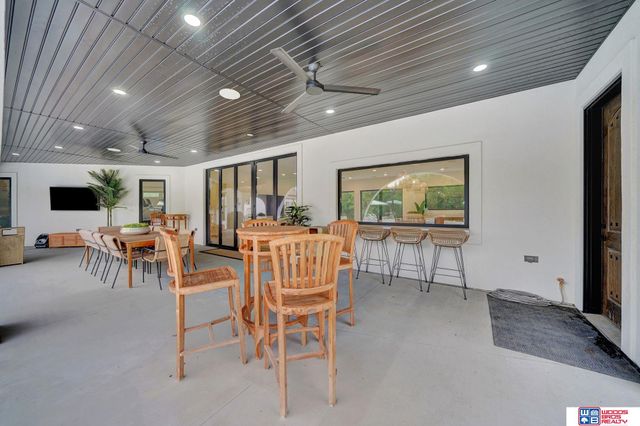 566 S 10th Road, Palmyra, NE 68418