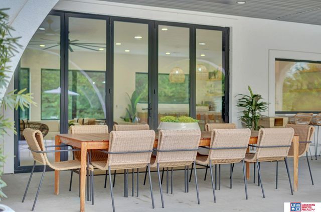 566 S 10th Road, Palmyra, NE 68418