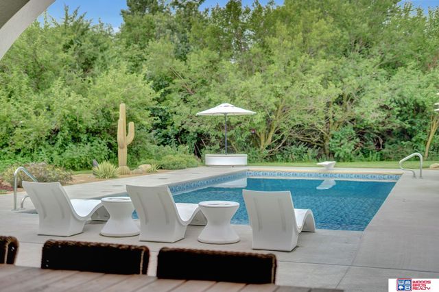 566 S 10th Road, Palmyra, NE 68418