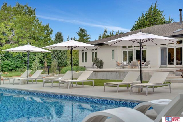 566 S 10th Road, Palmyra, NE 68418