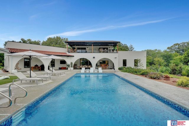 566 S 10th Road, Palmyra, NE 68418