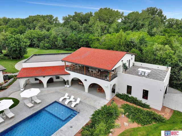 566 S 10th Road, Palmyra, NE 68418