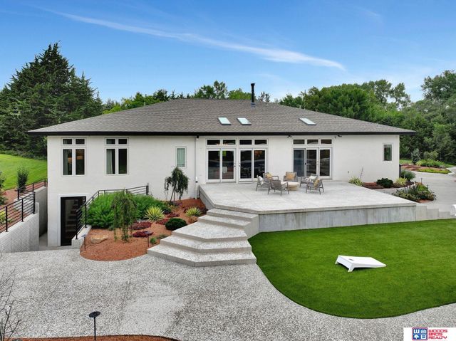 566 S 10th Road, Palmyra, NE 68418