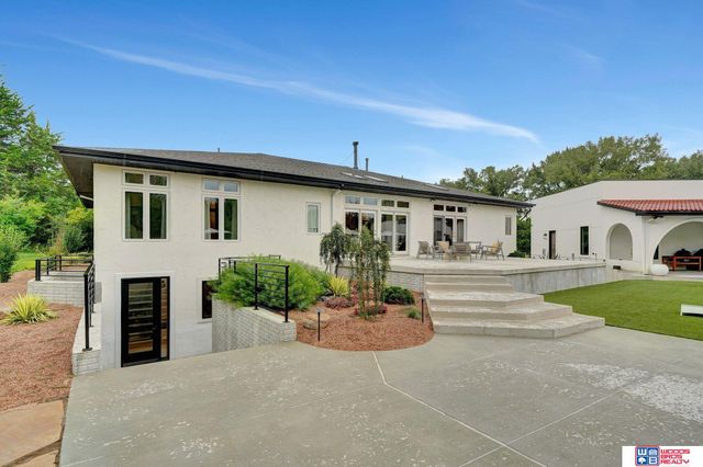 566 S 10th Road, Palmyra, NE 68418