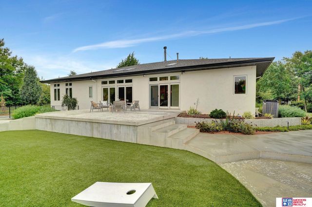 566 S 10th Road, Palmyra, NE 68418