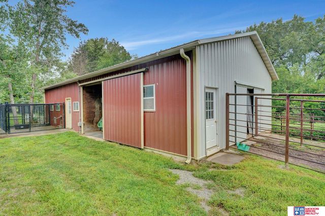 566 S 10th Road, Palmyra, NE 68418