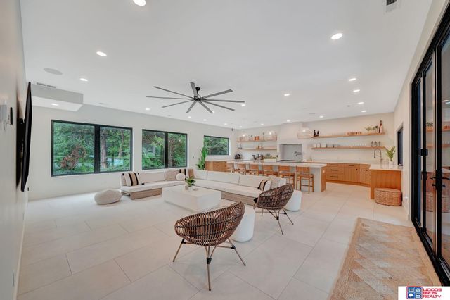 566 S 10th Road, Palmyra, NE 68418