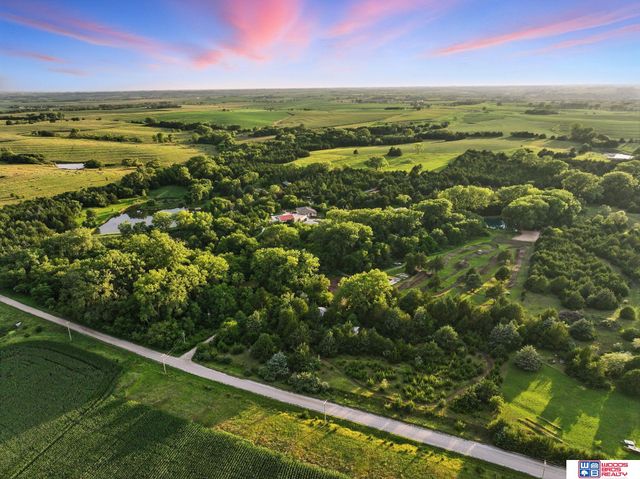 566 S 10th Road, Palmyra, NE 68418