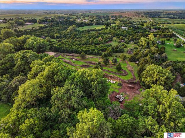 566 S 10th Road, Palmyra, NE 68418