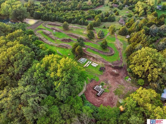 566 S 10th Road, Palmyra, NE 68418