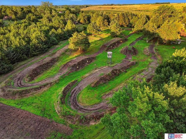 566 S 10th Road, Palmyra, NE 68418