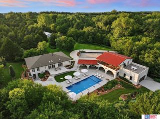 566 S 10th Road, Palmyra, NE 68418